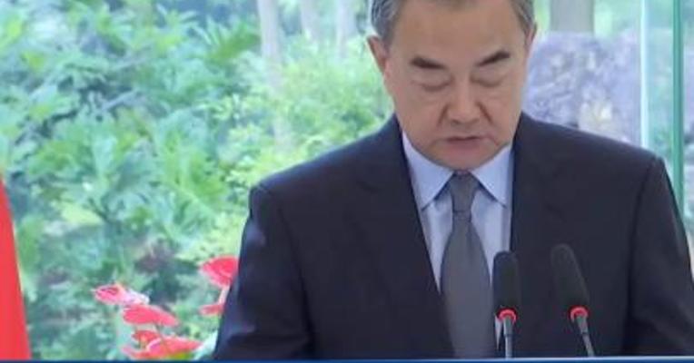 王毅会见乌克兰外长库列巴