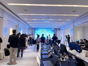 每经记者直击脊柱国采现场：拟中选产品平均降价84%，企业代表称像“赶考”，对降价各家“有本账”