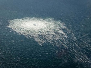 “震级”2.3级！北溪管道泄漏区水下强烈爆炸，天然气喷涌而出，现场视频曝光→