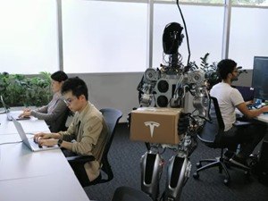 特斯拉擎天柱首秀遭质疑：步履蹒跚，动作僵硬，完全脚本化的