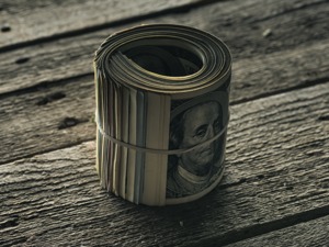 美国国债首破31万亿美元！未来10年联邦政府的利息开支预计将增加1万亿美元，美联储疯狂加息或是“搬石砸脚”
