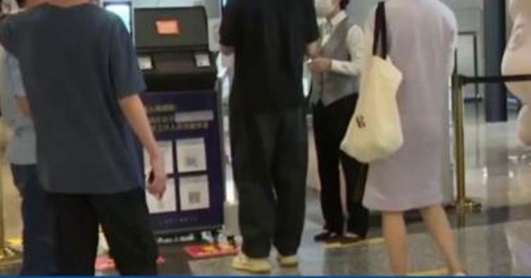 国庆档总票房破14亿