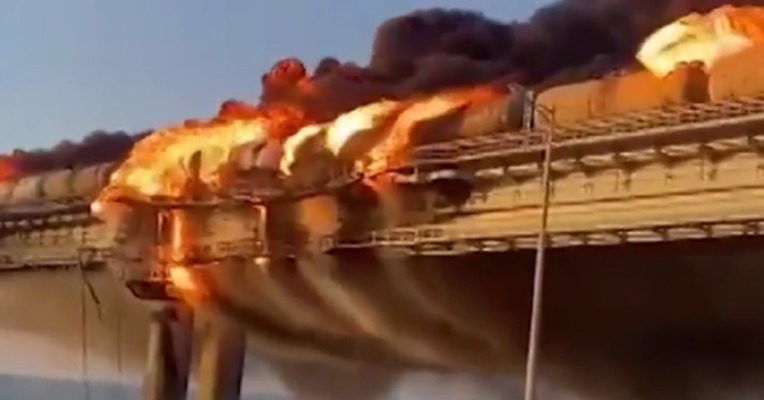 克里米亚刻赤大桥发生爆炸