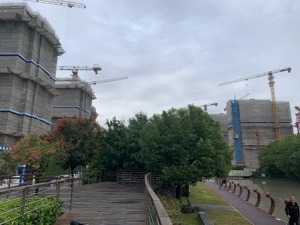 区域新盘调查 | 同处上海热门板块、单价相差1.6万元！金隅外滩东岸PK保利珑誉，谁将胜出？