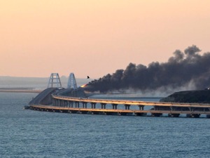普京：克里米亚大桥爆炸是乌方策划的“恐怖袭击”！乌方最新回应