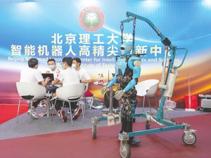 特斯拉“擎天柱”2万美元一台 人形机器人能否带火业态？
