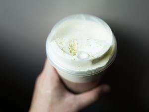 投基金做投资，消费巨头“卷”起来了！一年卖10亿杯的奶茶巨头，曾称“拒绝VC无数”，如今自己出手做投资