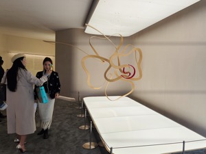 浮华观潮记 | 梵克雅宝“追”卡地亚，奢侈品珠宝销售还得靠故事