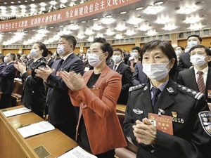 习近平强调坚持全面依法治国，推进法治中国建设