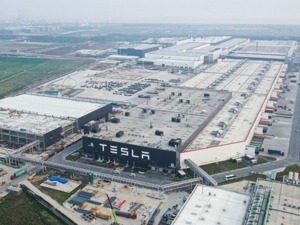强美元冲击、“卖碳”收入下滑，特斯拉Q3营收大增56%却不及预期，盘后一度跌超5%