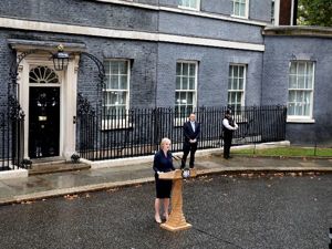 突发！上任仅45天，特拉斯宣布辞职！频换首相、国债动荡、经济低迷：英国正在成为下一个意大利？