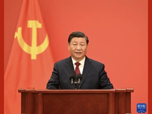 习近平等二十届中共中央政治局常委同中外记者见面