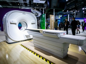 巨头飞利浦的难题：Q3巨亏100亿，问题呼吸机是主因；股价一年半跌去近80%，宣布裁员4000人！