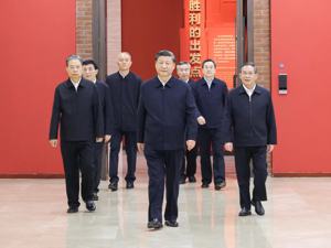 习近平带领中共中央政治局常委赴陕西延安瞻仰延安革命纪念地