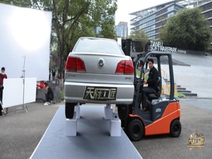 “天府工匠”大显身手，挑战电子信息“硬核技艺”