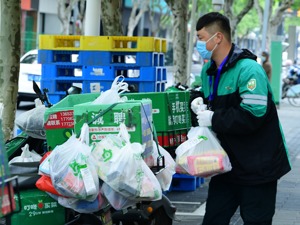 每经热评｜线下电商不能抛开多元化 更不能抛开主业禀赋