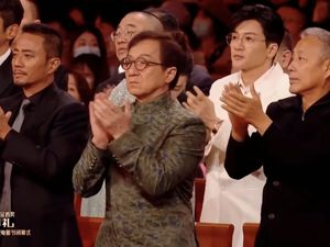 李雪健、陈道明、成龙、吴京…全场自发起立，为她们致敬、鼓掌…