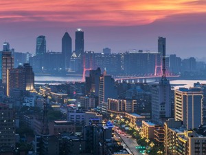 城市24小时 | “小透明”省会，逆袭了？