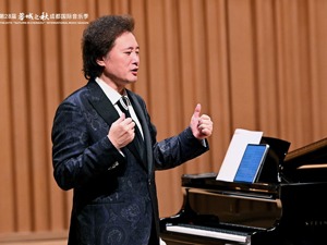 男高音戴玉强：舞台上很多东西到手机里就变味了
