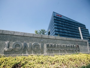巡礼2012 | “光伏茅”隆基绿能上市：于热点起步 在冰点静候黎明