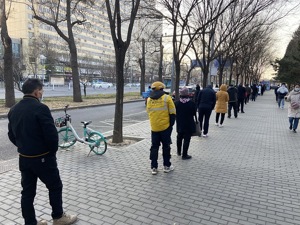 昨日新增3968例阳性，北京最新通报：12月5日起，公交、地铁不得拒绝无48小时核酸阴性证明的乘客乘车