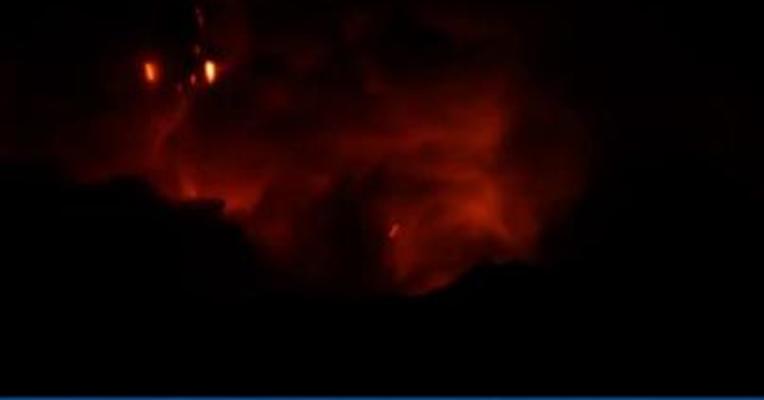 印度尼西亚塞梅鲁火山发生大规模喷发