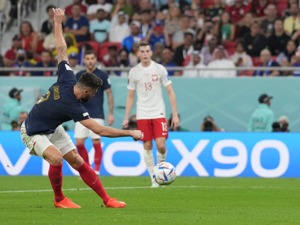 世界杯决赛提前上演？英法会师！“大英帝星”凯恩破球荒，英格兰3:0塞内加尔，姆巴佩两射一传，法国队3:1战胜波兰队