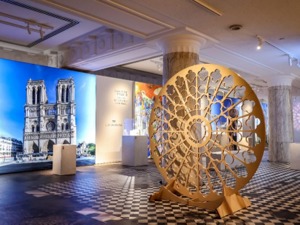 “数字孪生”版巴黎圣母院“现身”外滩万国建筑群 ——欧莱雅独家赞助，巴黎圣母院全球首个增强现实感沉浸式展览落地上海