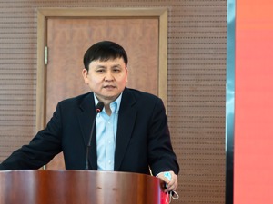 张文宏最新发声：疫情高峰可能一个月内到来！曾光：现在还不能轻言可以回归到正常生活