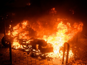法国VS摩洛哥半决赛在即，法国已部署1万警力，马克龙将现场看球，摩洛哥30趟专机送球迷观赛