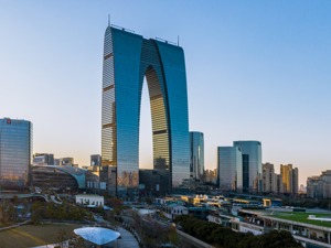 争夺“第一城”，苏州瞄准万亿目标