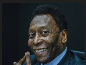 球王陨落，传奇球星贝利去世！曾三夺世界杯冠军，从贫民窟小子到一代球王，他实现了“逆风翻盘”的奇迹人生