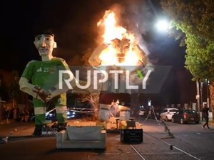 梅西、大马丁等名人雕像被烧？这波新年庆祝太特别，据称可追溯至60余年前
