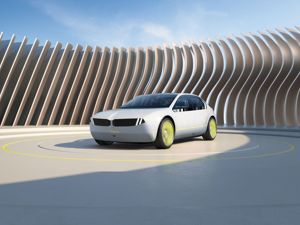 BMW i 数字情感交互概念车在CES首发 宝马齐普策：移动出行的未来是循环永续、电动化和数字化