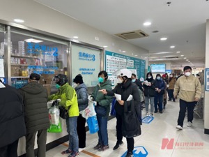 实探“新冠患者救治第一道关口”：在上海社区医院，新冠抗病毒药正被运送进药房
