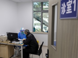 坚持中西医结合，提高治愈率，降低重症率和病亡率