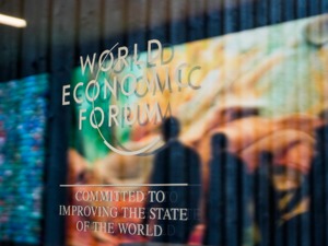 2023世界经济论坛开幕！重磅调查同日公布：2/3受访经济学家预计今年全球经济将陷入衰退