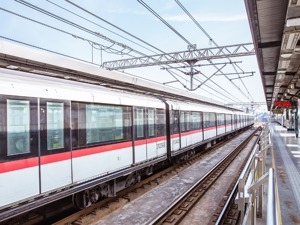 因疫情停运近3年，今起香港段每日售票增至双向1.4万张，乘客：“带着玩偶赴港打卡”