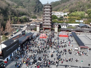 专访张家界常务副总裁、董秘金鑫：春节旅游爆火，景区导游紧缺   行业的春天来了吗？