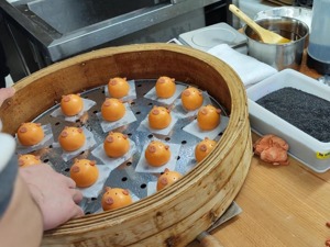 翻滚吧，饮食春节档！山东老板焕新百年粤菜老字号 | 新青年生活浪潮➅