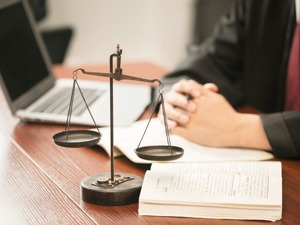每经热评｜电科院实控人父子反目 不能把程序正义抛到一边