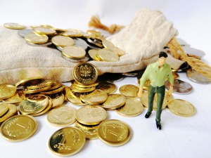 鸿博股份因ChatGPT概念大涨  董事长母亲清仓豪赚逾40%、构成短线交易违规