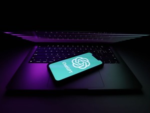 外媒曝光ChatGPT背后的“血汗工厂”：最低时薪仅1.32美元，9小时至多标注20万个单词，有员工遭受持久心理创伤