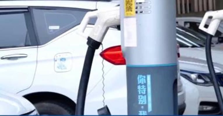 今日部分锂电材料报价下跌 电池级碳酸锂跌2000元/吨