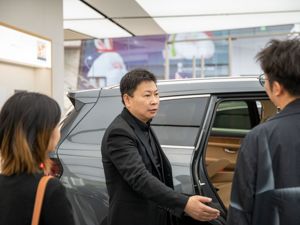 澄清传闻！华为欲打造生态汽车联盟！余承东：要帮车企“赚大钱”