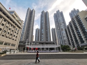 武汉楼市“暖”起来：购房者涌进售楼部，新房成交量猛增