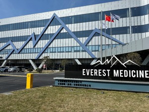 云顶新耀mRNA产业化基地启动，年产能可达7亿剂，mRNA新冠二价苗预计年内启动临床
