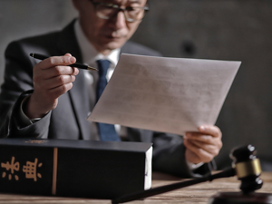 为保障业绩承诺补偿顺利 勤上股份诉请解冻业绩承诺人所持公司股票