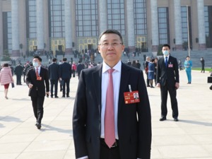 哪些人群应做低剂量螺旋CT筛查？全国政协委员、四川大学华西医院院长李为民答每经记者问