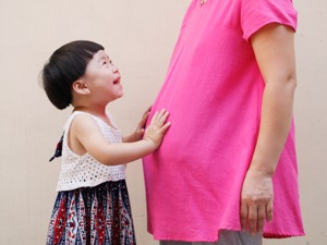 为何只补助二孩、三孩家庭？杭州曾这样解释，委员建议：一孩家庭也需要发钱